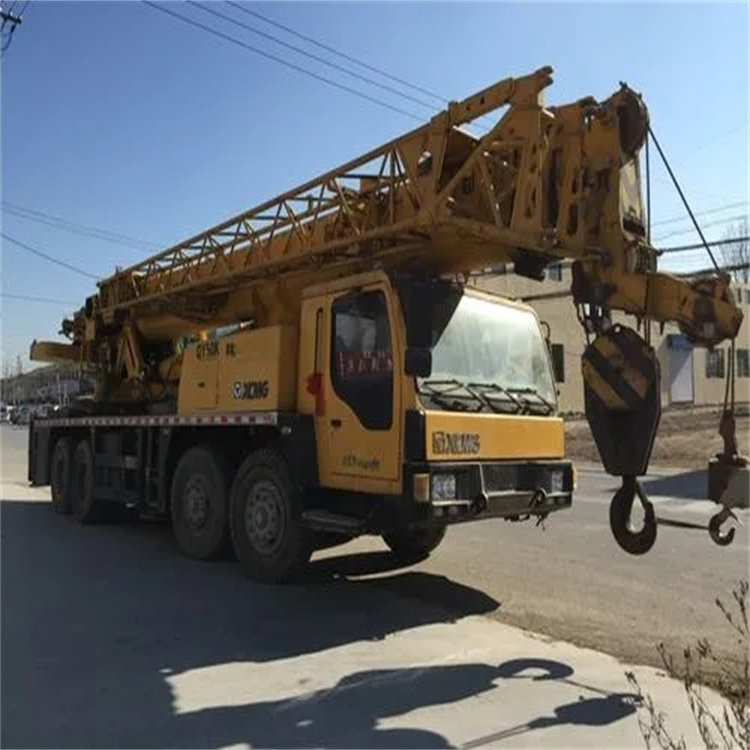 连山吊车怎么吊装挖掘机